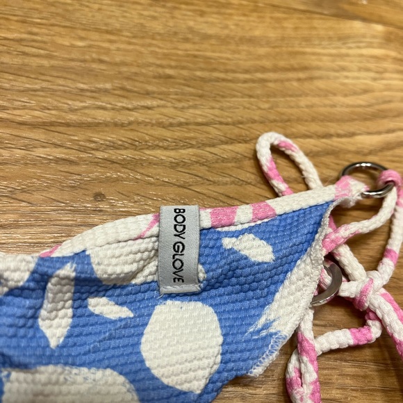 Body Glove Bikini. Top size E bottom size L - Picture 4 of 9